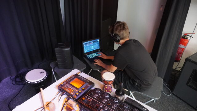 Beatmaking-Session mit Jugendlichen