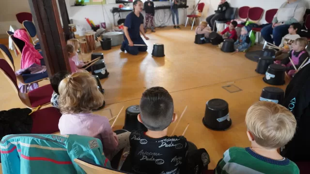 Kinder im Kids-Lab-Workshop